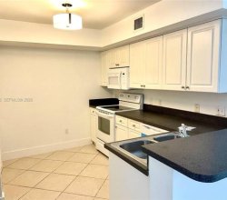 2br – 1000ft2 – Resort-Style Living with Lake Views